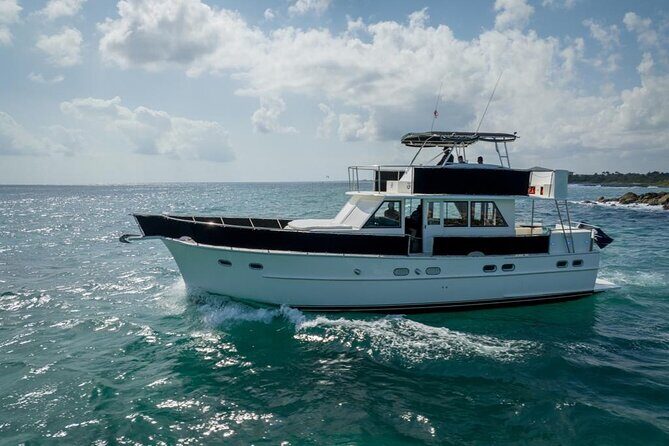 2 Hour Sunset-53' Hatteras Tulum, Playa Del Carmen, Riviera Maya - Open bar + nonstop top-ups: how the party actually works