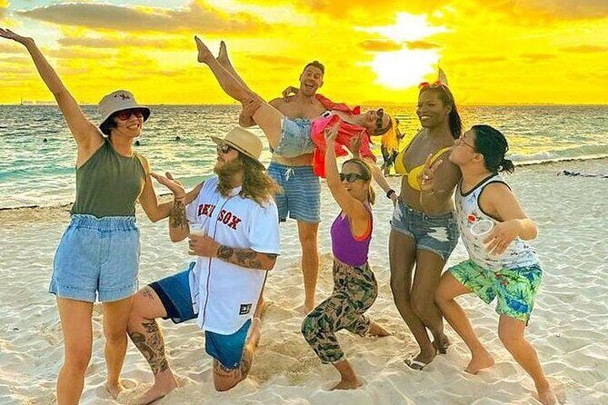 2x1 Tour: Isla Contoy, Isla Mujeres, Open Bar, Lunch and Transfers - Group size and guide support: getting through a long day