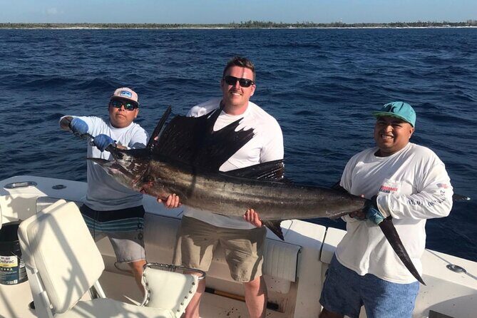 6 Hour Private Fishing Tour in Puerto Aventuras Riviera Maya - Food on board: snacks plus the best souvenir is lunch