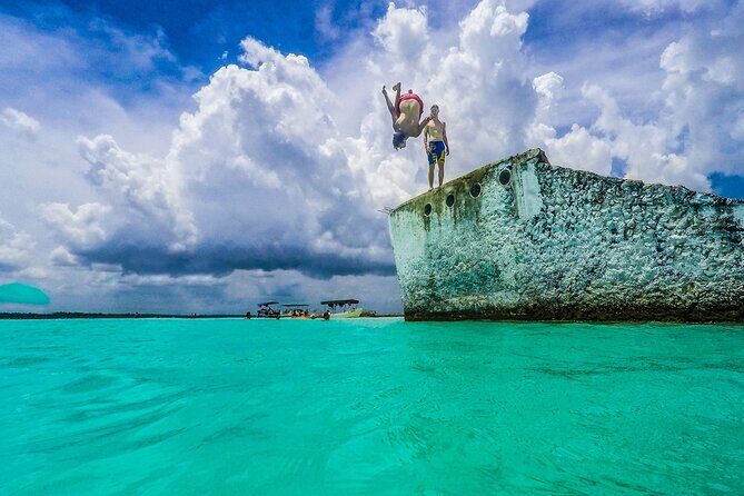 7 Colors Bacalar Lagoon Tour from Playa del Carmen & Tulum - Bacalar Pueblo Magico: a guide-led introduction before the water