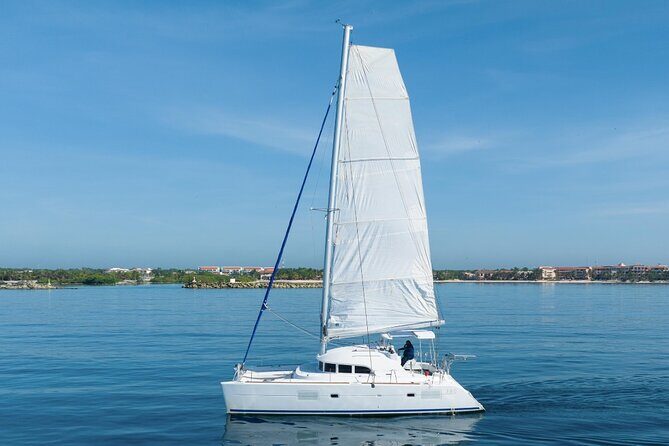 8H 38' Catamaran All-Incl. to Cozumel in Tulum & Playa del Carmen - Food and Drinks: Unlimited Open Bar Plus Lunch That Matters