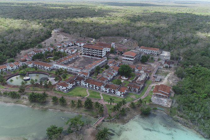 Bacalar Deluxe - The lagoon pontoon ride: 2–3 hours of real Bacalar time