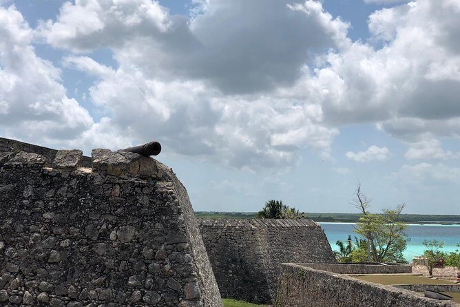 Bacalar Deluxe - Lunch by the lagoon edge: the payoff after the water work