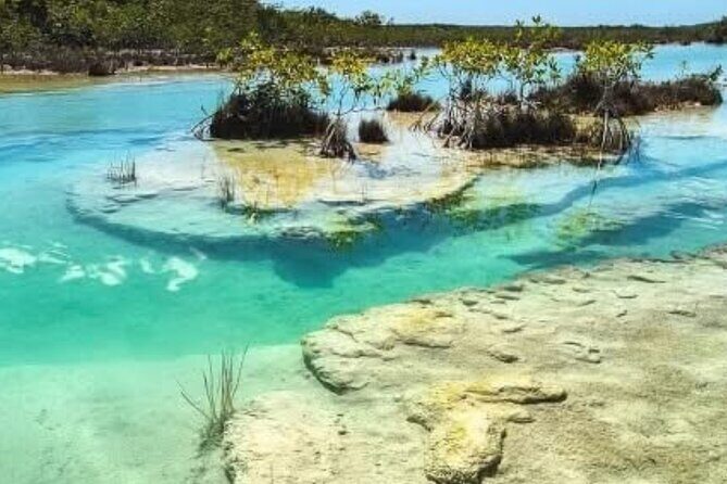 Bacalar: The Great Pyramids of Ichkabal Lagoon & Los Rapidos. - Los Rápidos de Bacalar: swim in the channel where the lagoons meet