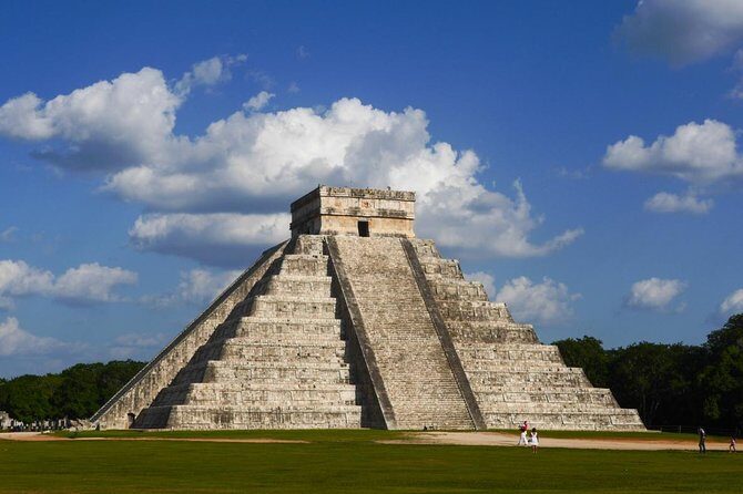 Chichen Itzá, Cenote Ik Kil, Valladolid Premium Reduced Group - Chichen Itzá: what you’ll actually see and how to pace it