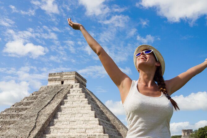 Chichen Itza Early access Tour, with private Cenote & Valladolid - Valladolid downtime: colonial streets and a quick treat