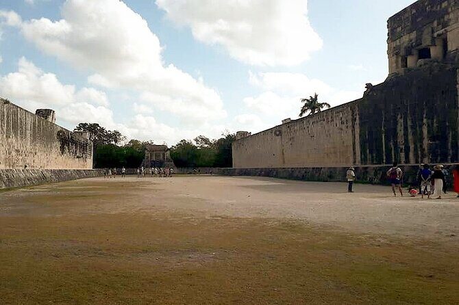 Chichén Itzá Kukulkan & Swim in Two Cenotes - Valladolid: a short walk through colonial charm
