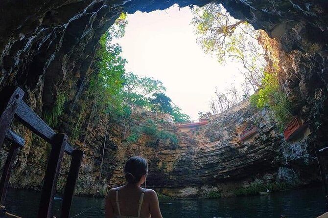 Chichen Itza Premier All-In-One Tour from Cancun and Riviera Maya - Valladolid in 25 minutes: photos, people-watching, then back on the road