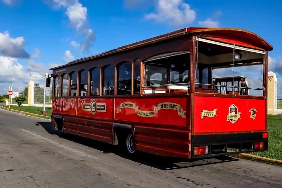Cozumel: City Trolley Tour - Guide quality and language: why it matters on a story tour