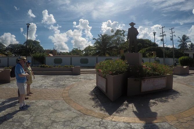 Cozumel History Walking Tour - Joe’s Reggae Bar Lunch: Fuel for Your Centro Wander
