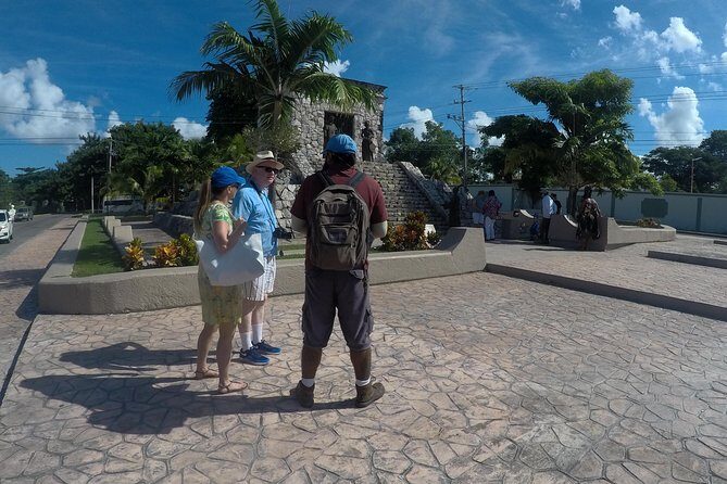 Cozumel History Walking Tour - Stop at Museo de la Isla de Cozumel: Mayans, Reefs, and Sunken Ships