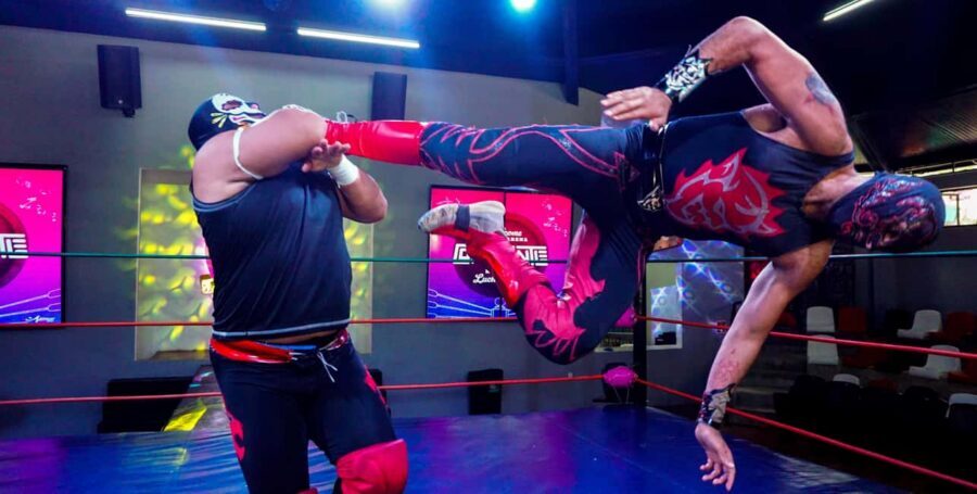 Cozumel: Mexican Wrestling Show with Tacos & Margaritas! - The Performance: Rudos vs Técnicos, Explained in Real Time