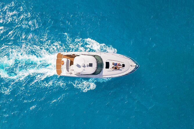 Cozumel Private Yacht and Snorkel with Lunch and Open Bar Onboard - Why a Cozumel private yacht day feels different
