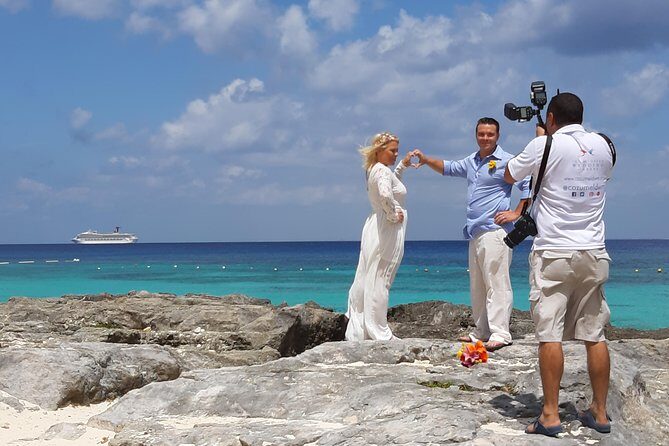 Deluxe Photography Session - Meeting at Roots Beach Club: How the 1-Hour Session Flows