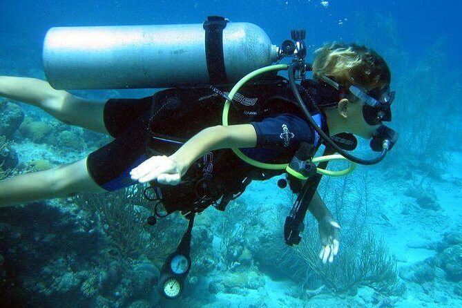 Discover Scuba Diving PADI in Playa del Carmen including underwater video - Pool Practice That Helps You Get Your Bearings Fast