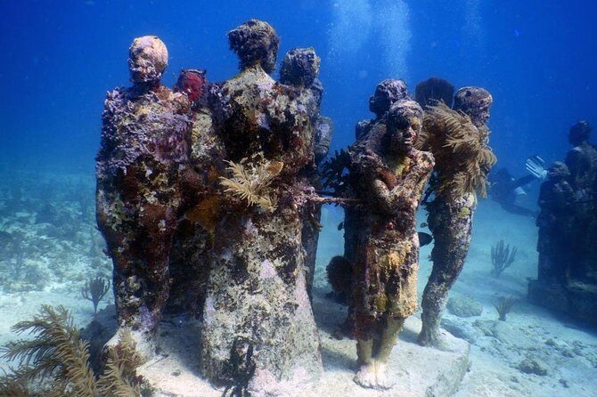 Diving in Cancun Underwater Museum of Art - Instruction style: why the guide can make or break your first session