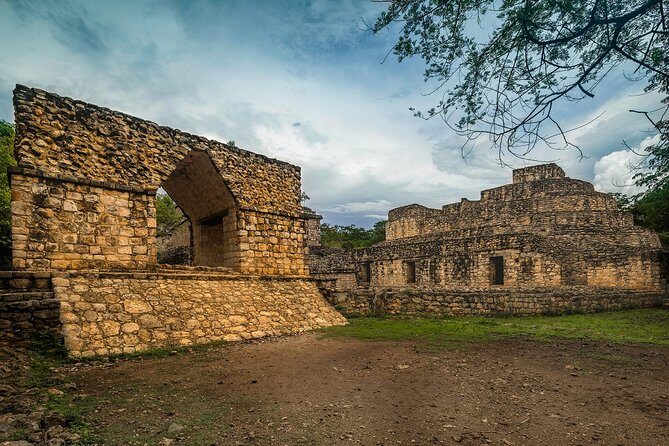 Ek Balam Majestic Mayan Ruins and Cenote Tour - Stop 4: Valladolid—San Servacio Cathedral and the park sweet stop