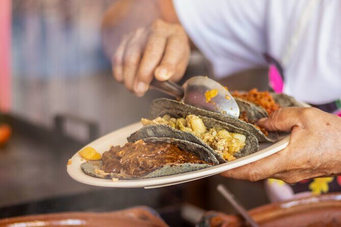Food Walking Tour with Julio - Eat as a Local - Meeting Julio at Benito Juarez Park and Staying Oriented