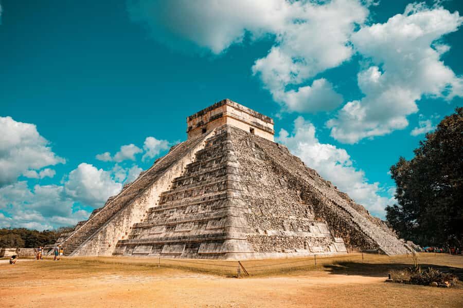 From Playa del Carmen: Tour to Chichén Itzá, Valladolid with Cenote and buffet - Yucatecan buffet lunch and tequila tasting: a practical way to keep the day on track