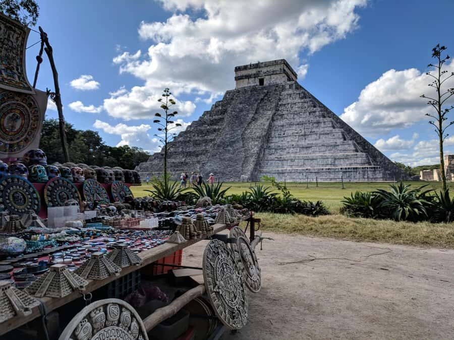 From Playa del Carmen: Tour to Chichén Itzá, Valladolid with Cenote and buffet - Chichén Itzá with a guided tour: how to make sense of El Castillo and the Sacred Cenote