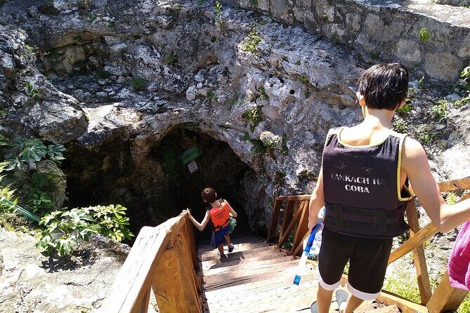 Full-Day Adventure: Tulum, Cobá, Mayan Village & 5th Avenue - Stop 1: Tulum ruins over the Caribbean (and why the timing matters)