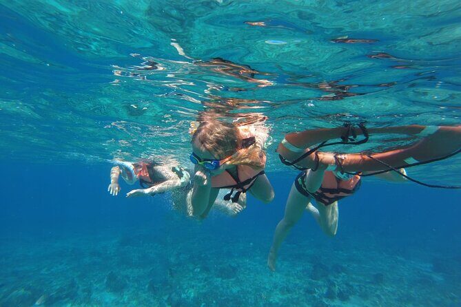 Get to know heaven on earth with Chivis del mar private - Guides in the water: why comfort feels like part of the package