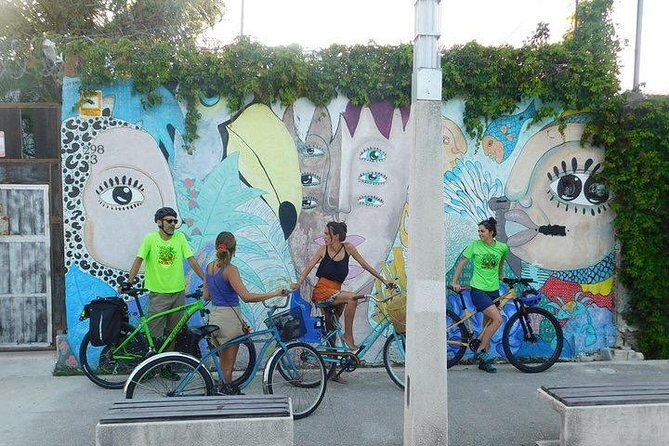 Graffitis & Munchies biketour Playa del Carmen - Food That Actually Fits the Bike Pace: Breakfast and Tacos with Beer