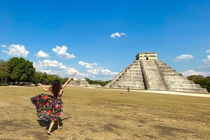 Guided Trip to Chichen Itza, Cenote Saamal, Buffet and Valladolid - Chichen Itza with a real guided walkthrough (plus photo time)