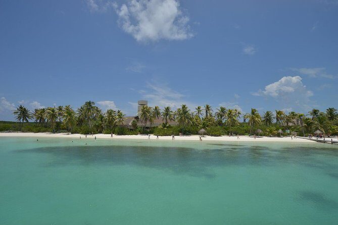 Isla Contoy & Isla Mujeres (from Playa del Carmen) - Isla Mujeres: one hour in the center for walking and souvenirs