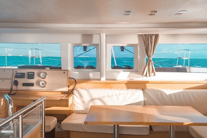 Isla Mujeres All Inclusive Sailboat Experience - Playa Las Perlas and Playa time: your first taste of the coast