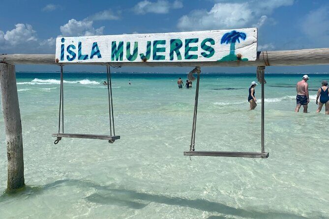 Isla Mujeres on luxury catamaran with snorkel, open bar and lunch - Stop 1: Zona Arqueológica de El Meco snorkeling (and how to make it worth it)