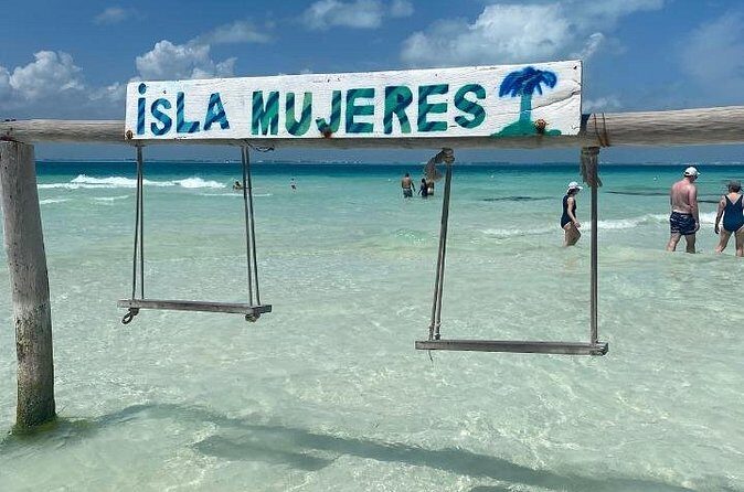 Isla Mujeres on luxury catamaran with snorkel, open bar and lunch - Food and open bar on board: what’s included, and what to expect