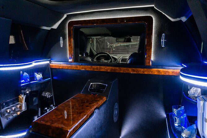 Lincoln Stretch Limo from Tulum to Cancun Airport - When a stretch limo is the right fit (and when it isn’t)