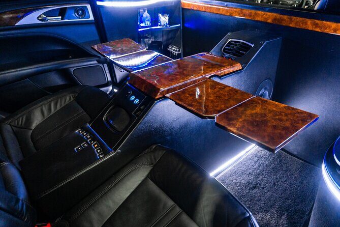 Lincoln Stretch Limo from Tulum to Cancun Airport - On-board comfort: what makes the ride feel worth it