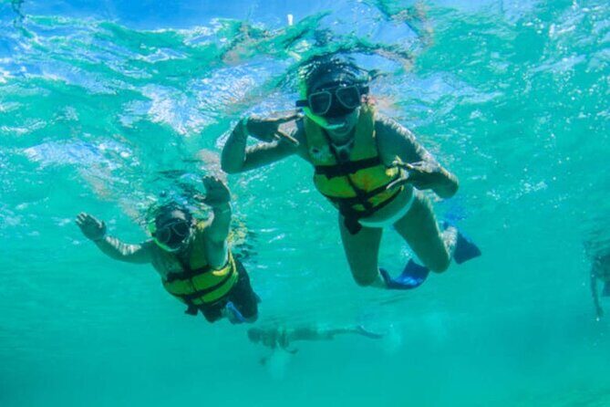 Luxury Cozumel Catamaran: Snorkel, Beach Club & Relaxation - Timing and group size: how to avoid feeling rushed