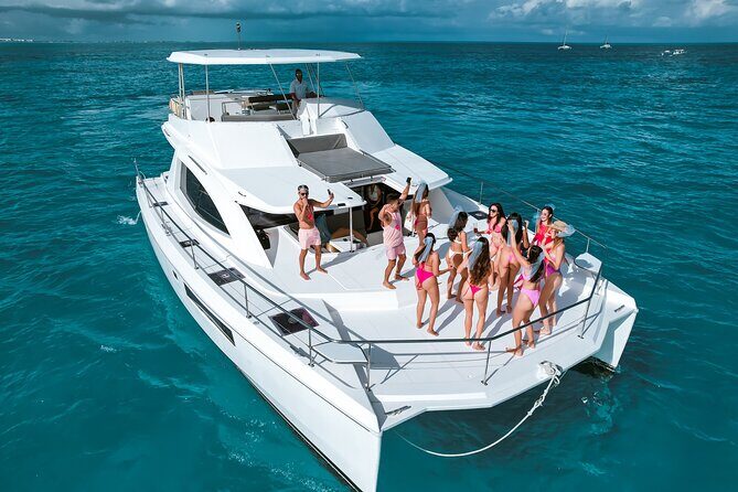 Luxury Private Bachelorette Yacht – 51' Leopard Tulum - Chef and open bar: the party engine is planned, not improvised