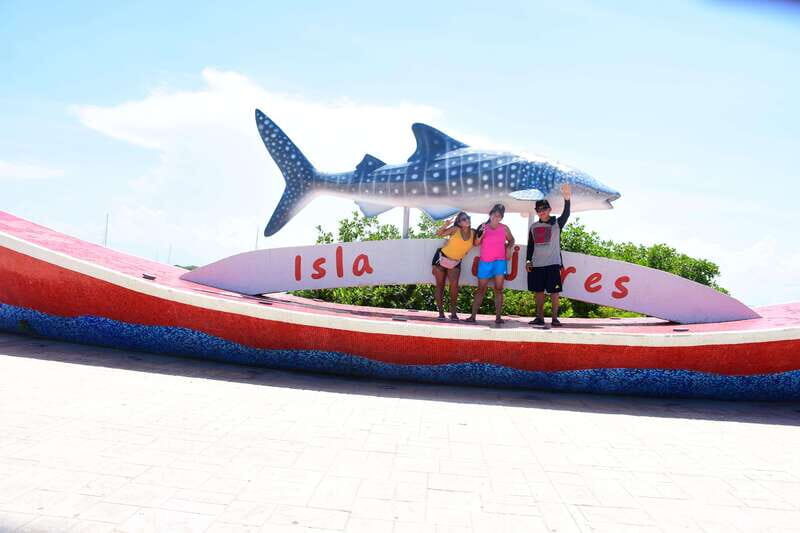PDC: Isla Mujeres Catamaran Tour with Snorkeling - The return trip: music, dancing, and sunset views