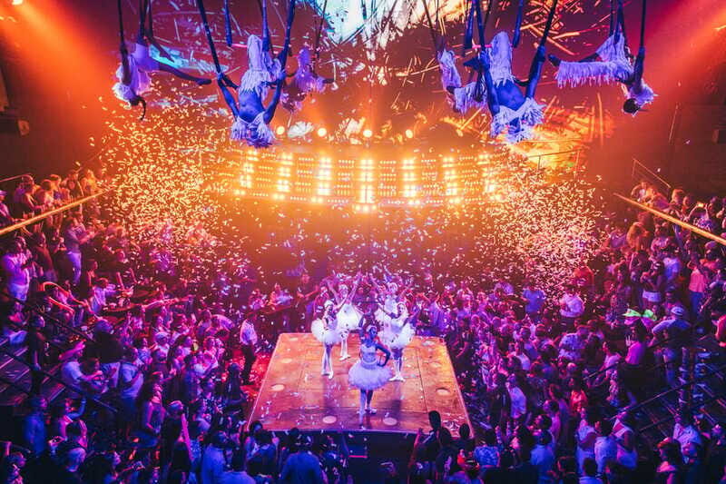 Playa del Carmen: Coco Bongo Nightclub Experience - Walking In: What the First Moments Feel Like