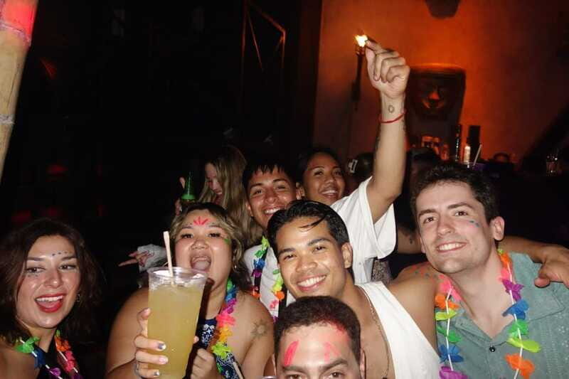Playa del Carmen: Social Pubcrawl, meet fellow travelers - Champagne Tasting and the Game Winner Moment