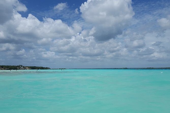 Private - Bacalar sailing across the mesmerizing waters - Food, snacks, and the small comforts that make it feel private