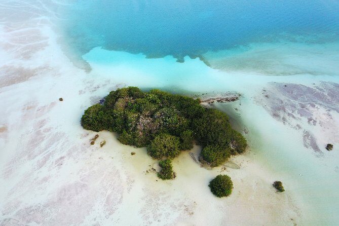 Private - Bacalar sailing across the mesmerizing waters - Eco-friendly sailing, comfort rules, and who this fits best