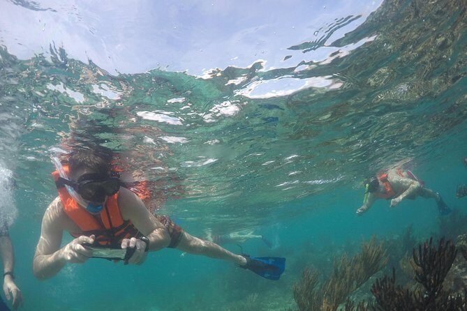 Private Fishing Tour in Yacht Playa del Carmen - Gear, drinks, and small comforts that change the day