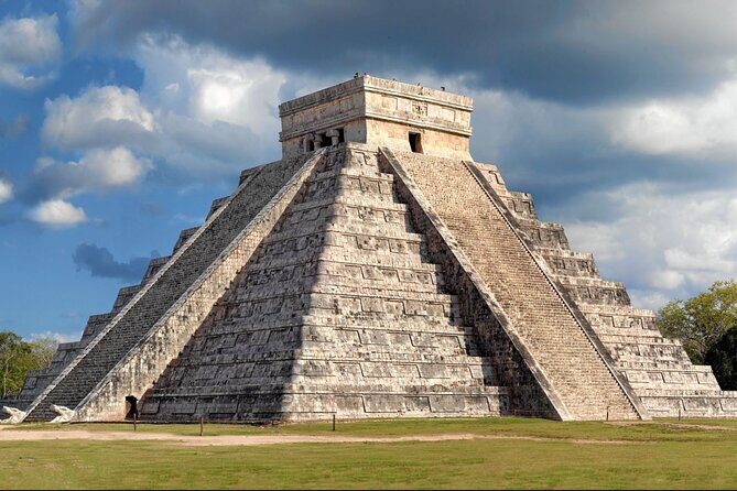 Private Tour Chichen Itza Cenote Valladolid All Inclusive - Chichén Itzá with a certified guide and smart crowd timing