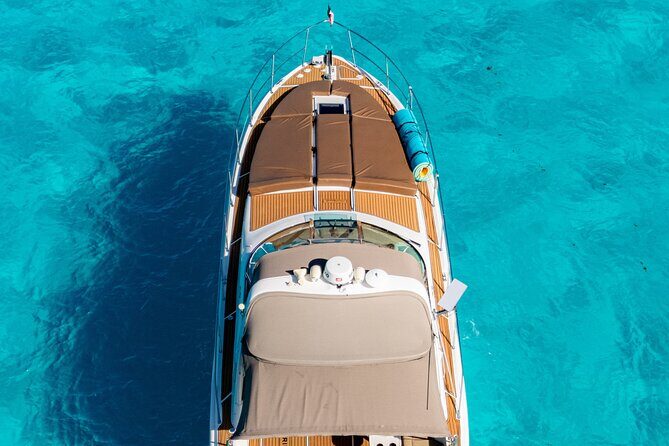 Private Yacht Rental Cancun Up to 15 passengers Isla Mujeres - The 42-foot Sundancer setup: comfort first, not just sightseeing