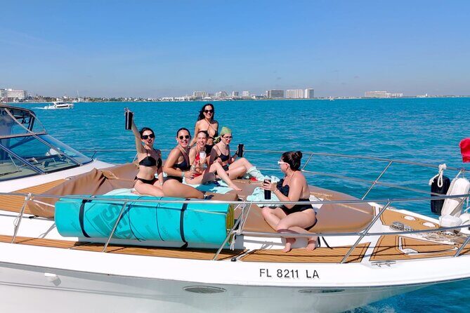 Private Yacht Rental Cancun Up to 15 passengers Isla Mujeres - On-board comfort: indoor/outdoor lounges, bathrooms, and Bluetooth music