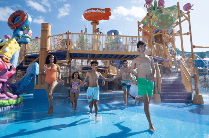 Riviera Maya: Aqua Nick Park - Splash Bites - Crowd, loungers, and the slime bottleneck problem