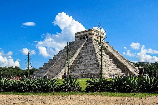 Riviera Maya: Chichen Itza Tour with Cenote - Group tour pacing: guided storytelling, fixed time, and shopping stops