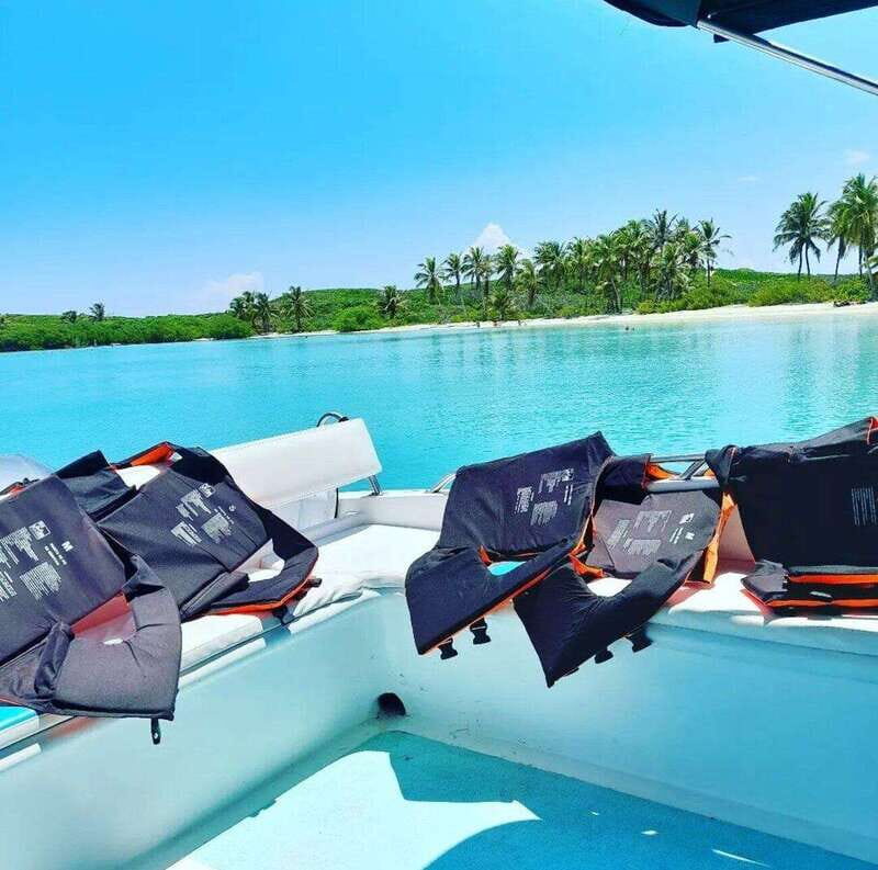 Riviera Maya: Isla Contoy and Isla Mujeres Full-Day Tour - Isla Mujeres: free time, shops, and a guided sightseeing finish