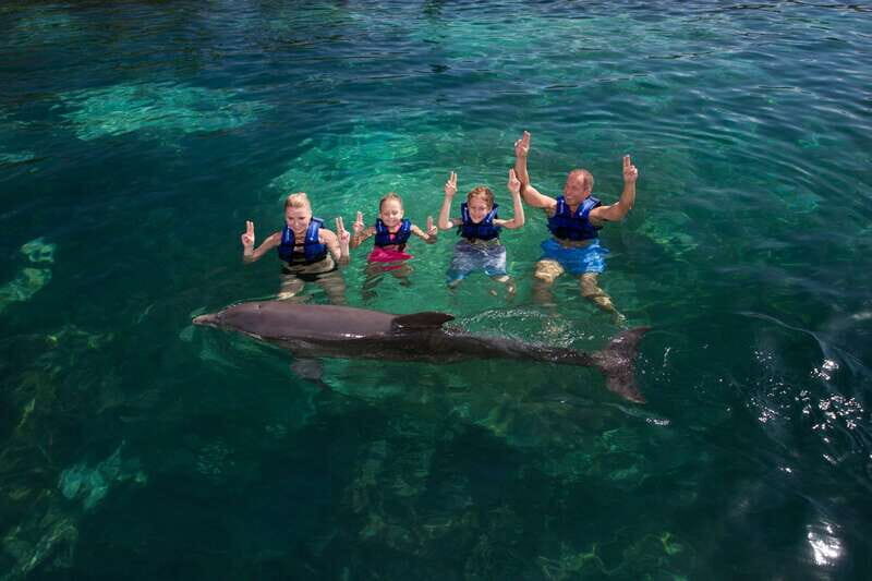 Riviera Maya: Swim with dolphins Primax - What the Program Calls Out: Interactivity Limits and Safety Rules