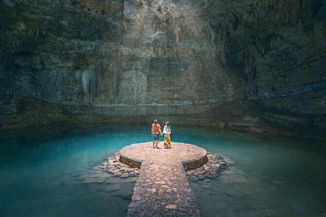 The Great Chichen Itza and Suytun & ikkil Cenotes guided tour - Suytún Cenote: life jackets, swimming, and a buffet nearby